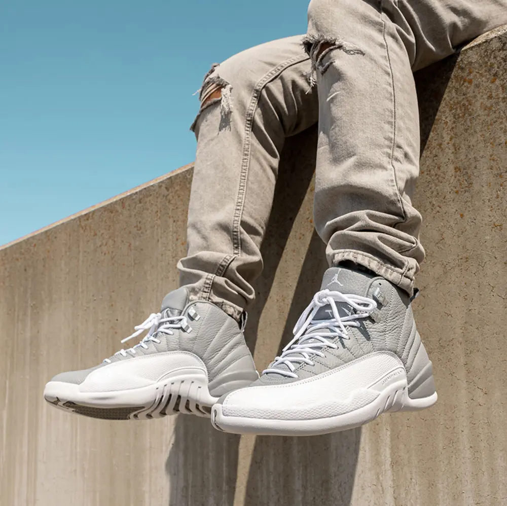 Alternative view of Giày Nike Air Jordan 12 Retro 'Grey' CT8013-015
