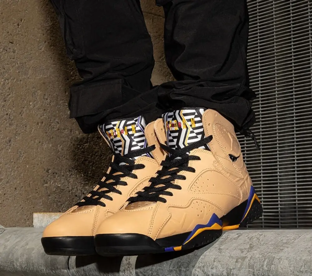 Alternative view of Giày Nike Air Jordan 7 Retro SE 'Afrobeats' DZ4729-200