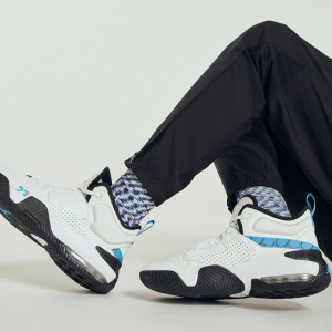 Alternative view of Giày Nike Jordan Stay Loyal 2 'White University Blue Black' DQ8401-100