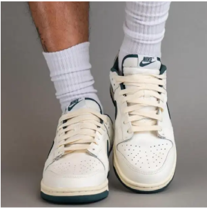 Alternative view of Giày Nike Dunk Low 'Athletic Department - Deep Jungle' FQ8080-133