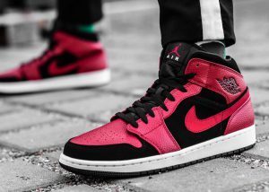 Alternative view of Giày Nike Air Jordan 1 Mid 'Reverse Bred' 554724-054