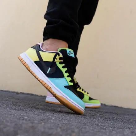 Alternative view of Giày Nike Dunk Low SE GS 'Free.99 Black' CZ2496-001
