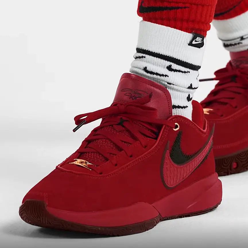 Alternative view of Giày Nike Lebron 20 'Liverpool' DV1190-600