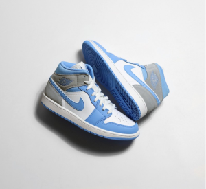 Alternative view of Giày Nike Jordan 1 Mid 'University Blue Grey' DX9276-100