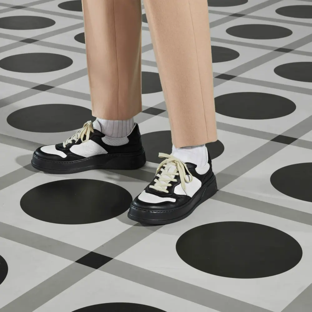 Alternative view of Giày Gucci GG Embossed Sneaker 'Black White' 669582-AAA4T-1068