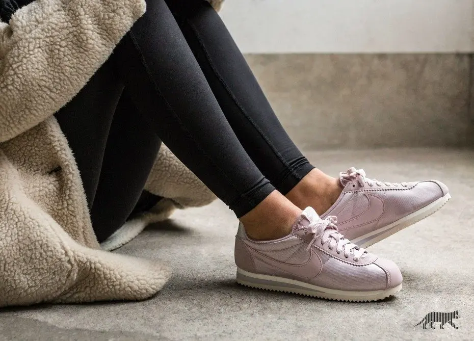 Alternative view of Giày Nike Cortez Nylon 'Particle Rose' 749864-605