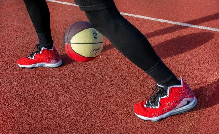 Giày Nike LeBron 17 'Air Max Uptempo' BQ3177-601 - Ảnh 3