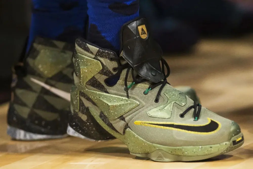 Alternative view of Giày Nike LeBron 13 'All Star - Northern Lights' 835659-309