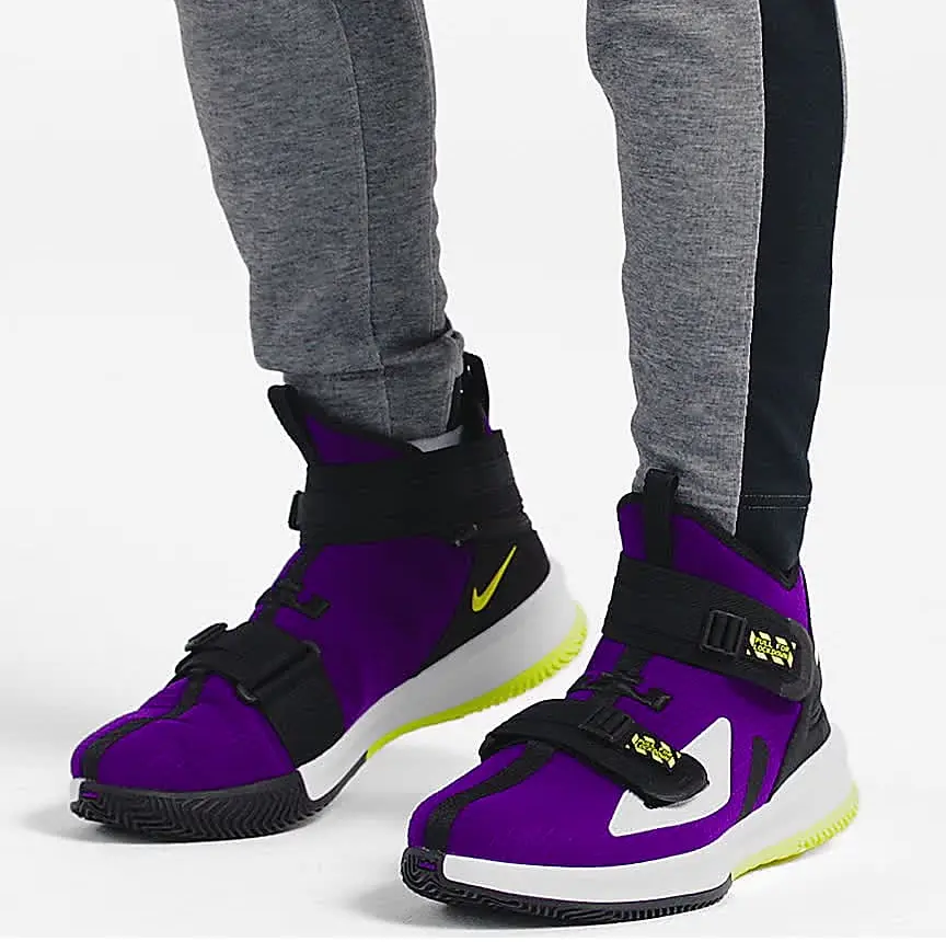 Alternative view of Giày Nike LeBron Soldier 13 'Purple' AR4228-500