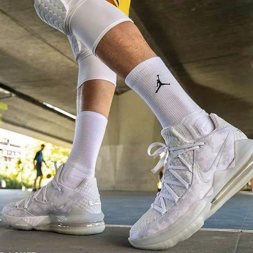 Alternative view of Giày Nike LeBron 17 Low 'White Camo' CD500-103