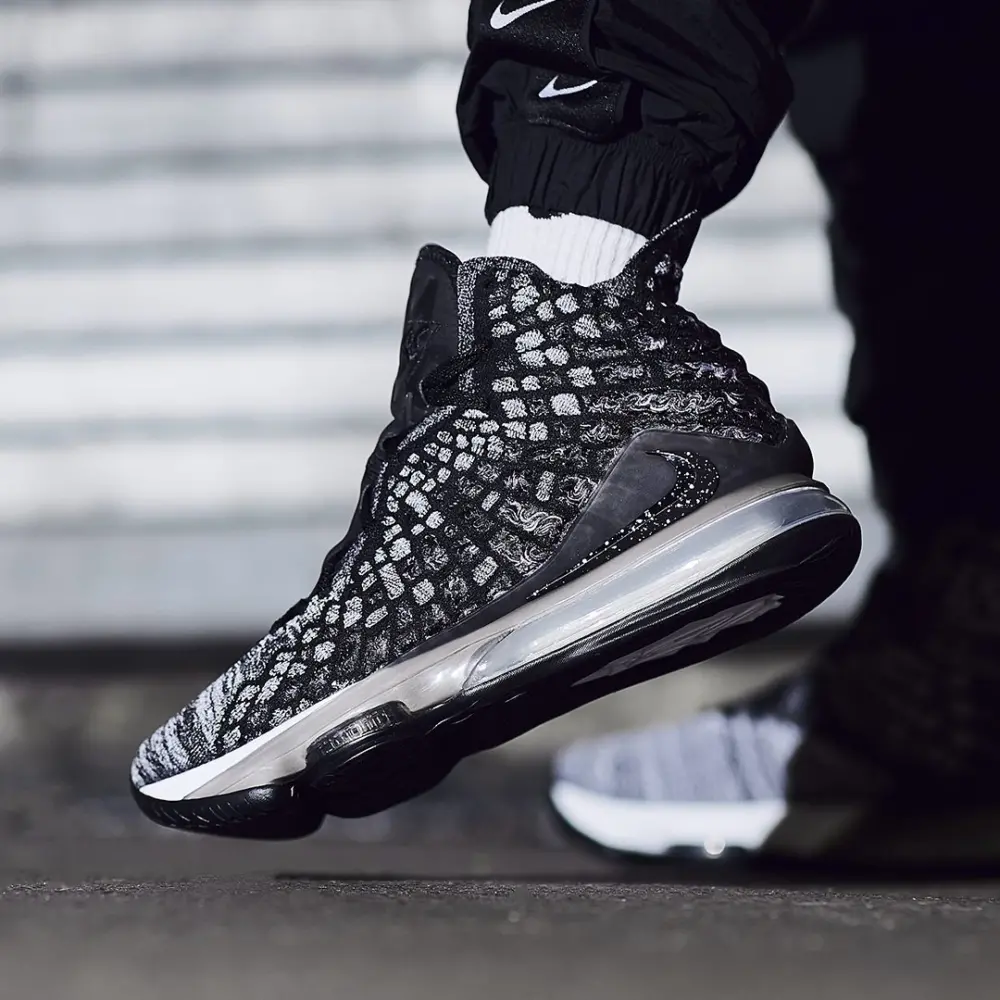 Alternative view of Giày Nike LeBron 17 'In The Arena' BQ3177-002