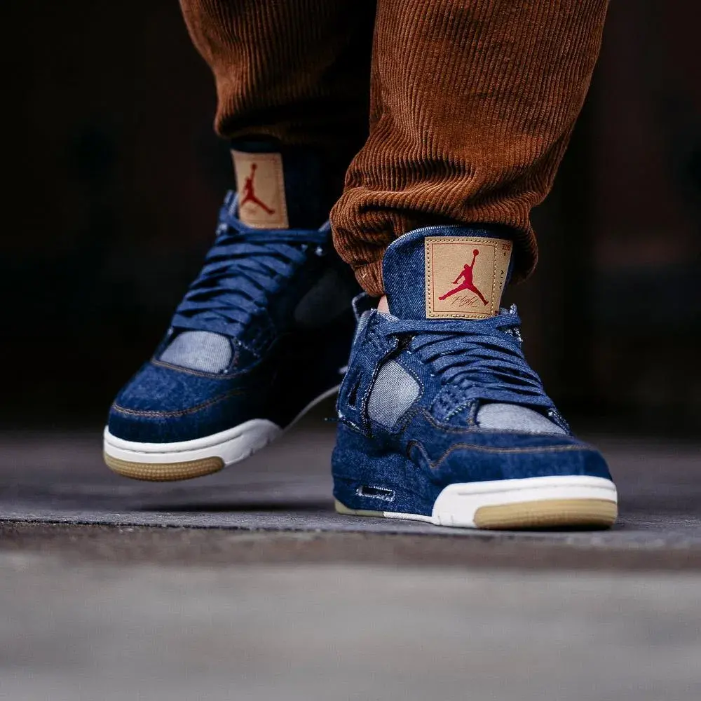 Alternative view of Giày Nike Air Jordan Levi's x Air Jordan 4 Retro 'Denim' AO2571-401