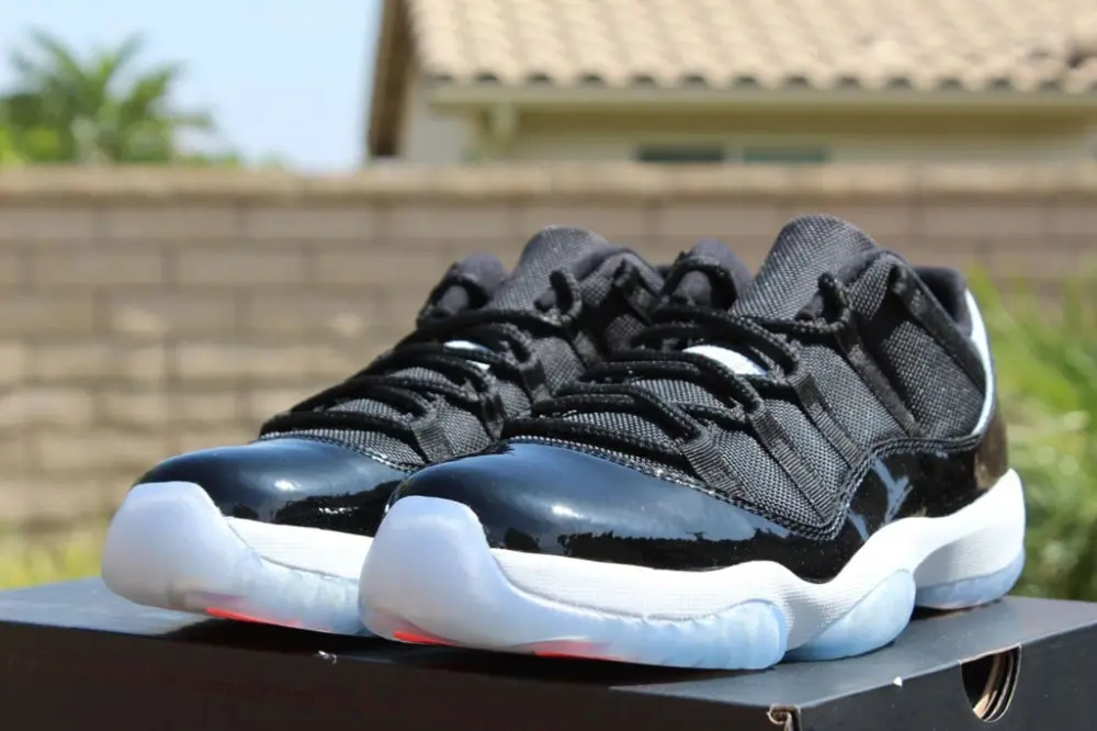 Alternative view of Giày Nike Air Jordan 11 Retro Low GS 'Infrared 23' 528896-023