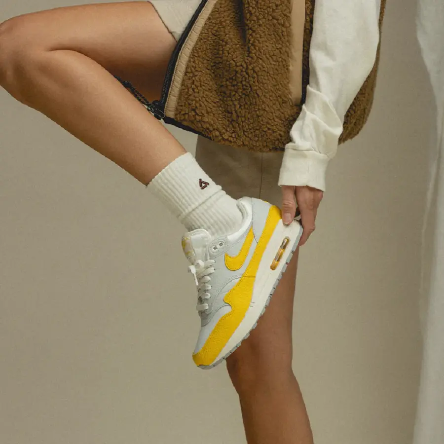 Alternative view of Giày Nike Air Max 1 Tour 'Yellow' DX2954-001