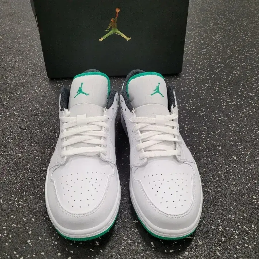 Giày Nike Air Jordan 1 Low 'White Lucky Green' 553560-129 - Ảnh 4