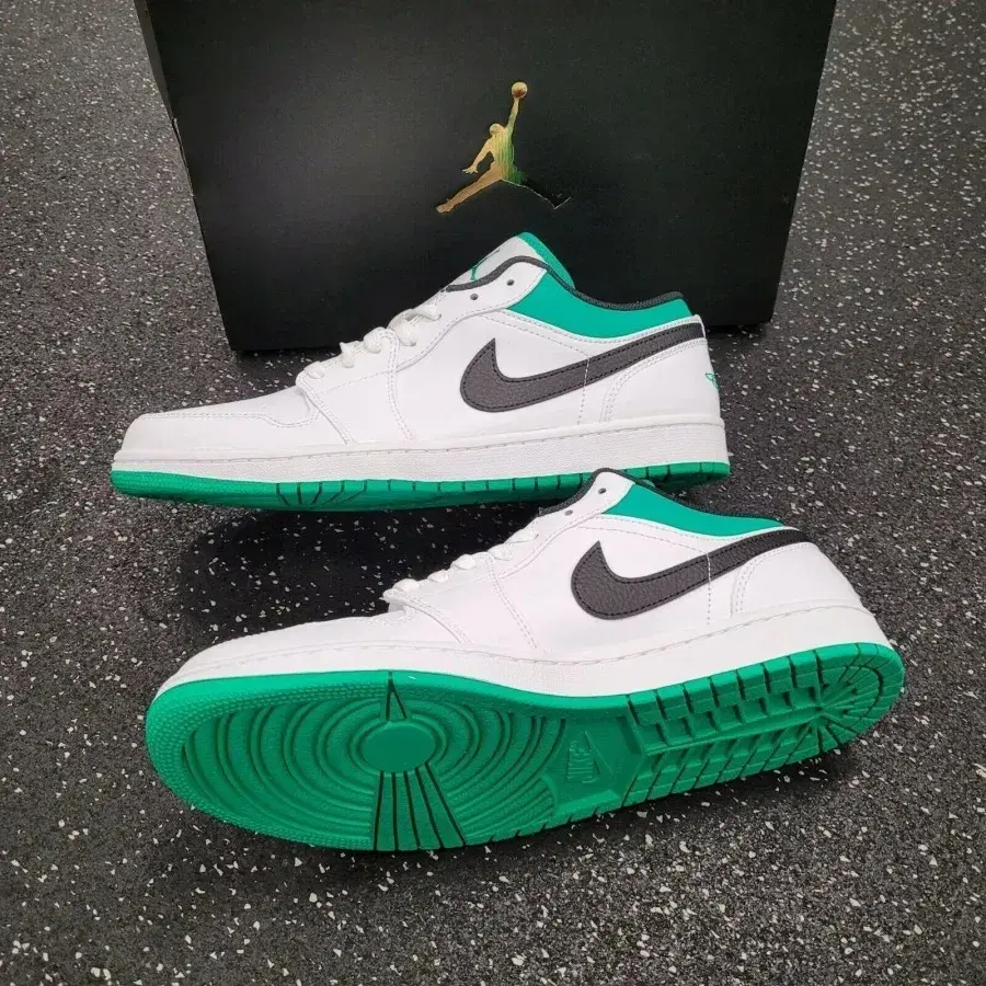 Giày Nike Air Jordan 1 Low 'White Lucky Green' 553560-129 - Ảnh 5