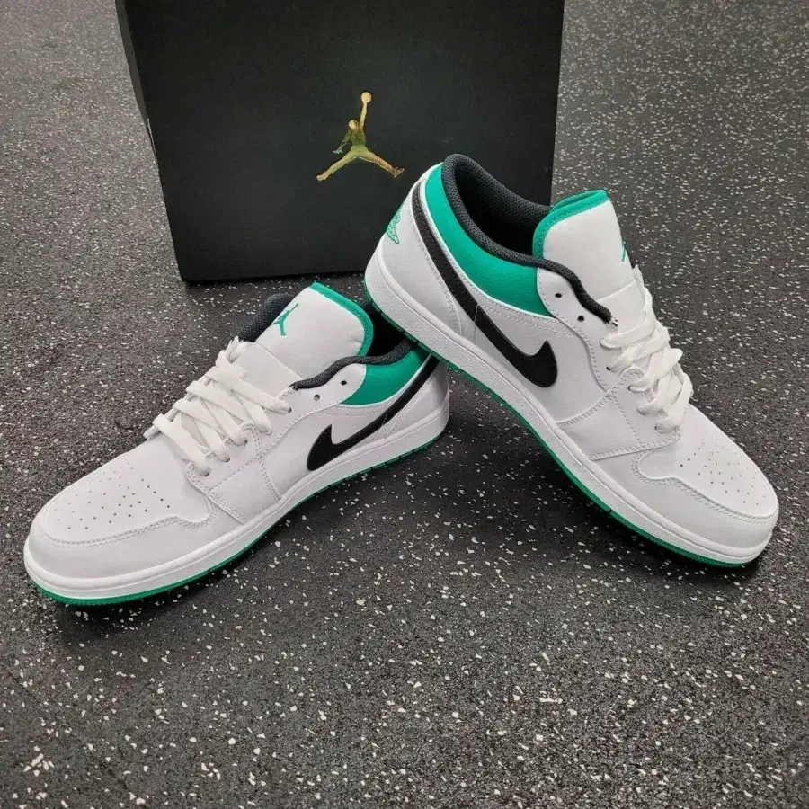 Giày Nike Air Jordan 1 Low 'White Lucky Green' 553560-129 - Ảnh 3