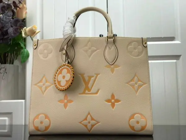Alternative view of Túi Louis Vuitton OnTheGo MM Monogram Empreinte Leather M45717