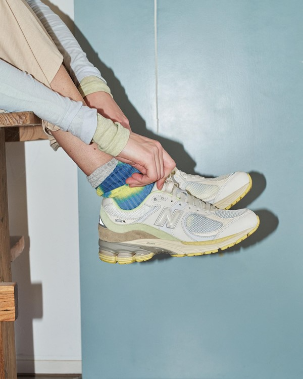 Giày New Balance x Auralee 2002R 'Yellow Beige' M2002RE1 - Ảnh 2