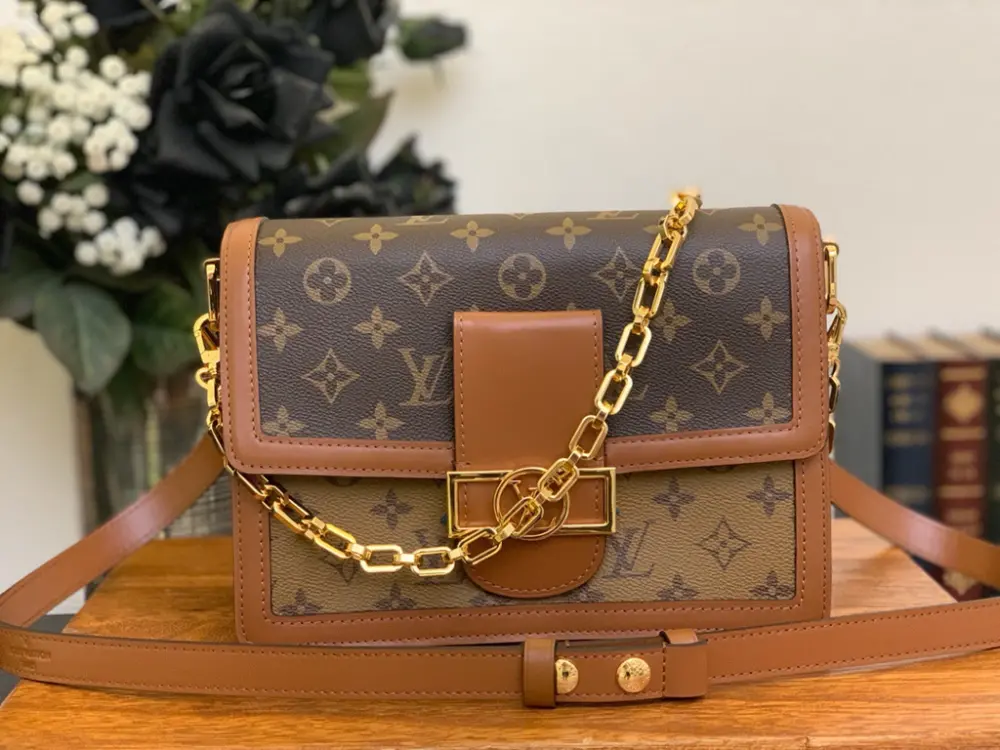 Alternative view of Túi Louis Vuitton Dauphine Monogram Canvas Handbag M44391