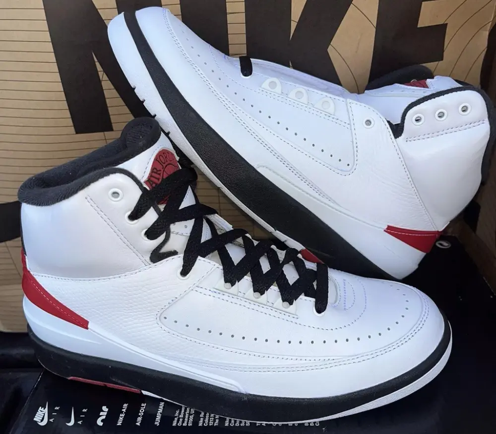 Alternative view of Giày Nike Air Jordan 2 Retro OG 'Chicago' DX4400-106