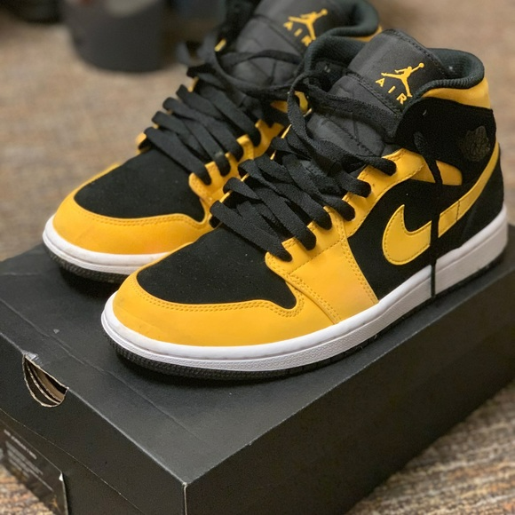 Giày Nike Air Jordan 1 Retro Mid GS 'Reverse New Love' 554725-071 - Ảnh 4