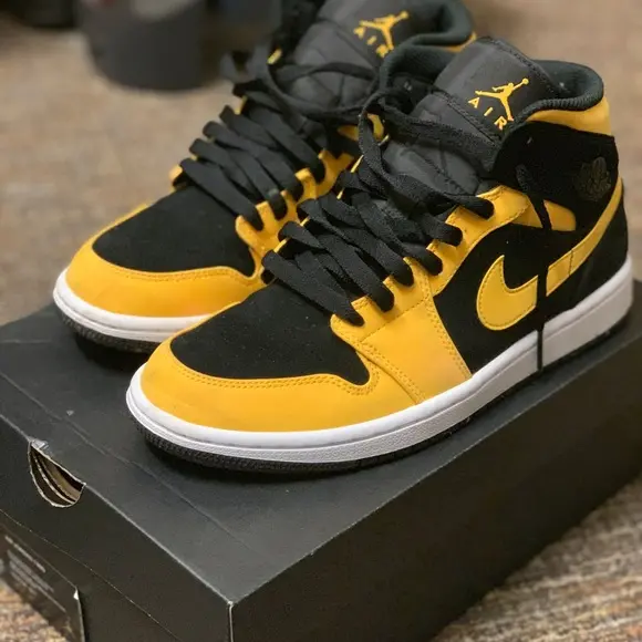 Giày Nike Air Jordan 1 Retro Mid GS 'Reverse New Love' 554725-071 - Ảnh 4