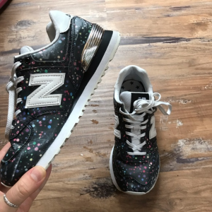 Alternative view of Giày New Balance Wmns 574 'Paint Splatter' WL574TAA