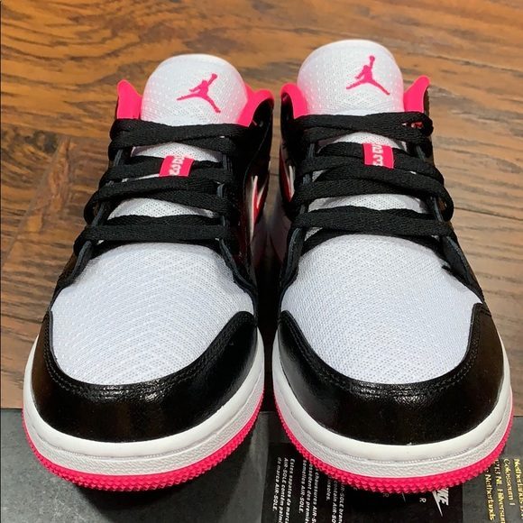 Giày Nike Air Jordan 1 Low GS 'Black Hyper Pink' 554723-061 - Ảnh 4