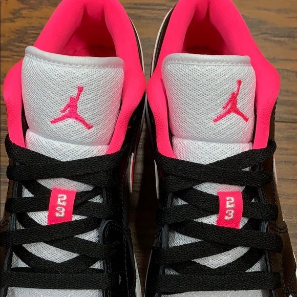 Giày Nike Air Jordan 1 Low GS 'Black Hyper Pink' 554723-061 - Ảnh 6