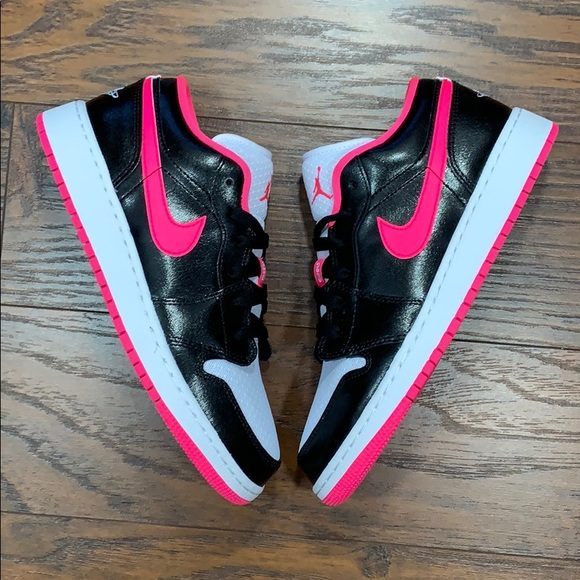 Giày Nike Air Jordan 1 Low GS 'Black Hyper Pink' 554723-061 - Ảnh 2