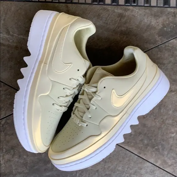 Giày Nike Wmns Air Jordan 1 Jester XX Low Laced 'Fossil' CI7815-200 - Ảnh 4