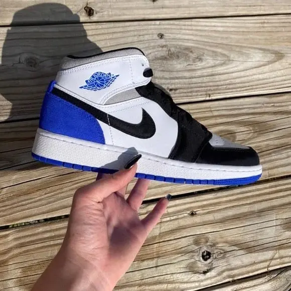 Giày Nike Air Jordan 1 Mid SE GS 'Royal Black Toe' BQ6931-102 - Ảnh 3