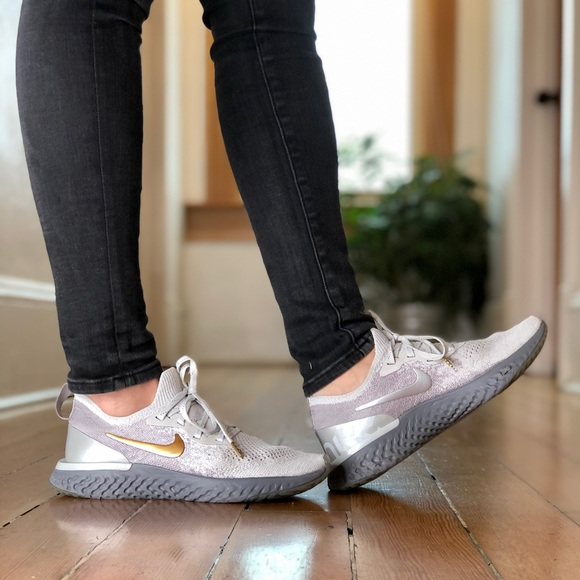 Giày Nike Wmns Epic React Flyknit Premium 'Vast Grey Gold' AV3048-070 - Ảnh 2
