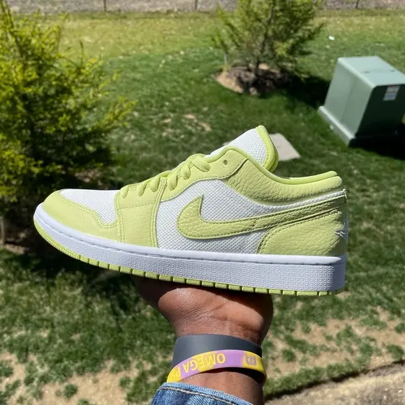 Alternative view of Giày Nike Air Jordan 1 Low 'Limelight' DH9619-103