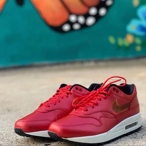 Alternative view of Giày Nike Air Max 1 'Gold Sequin' CT1149-600