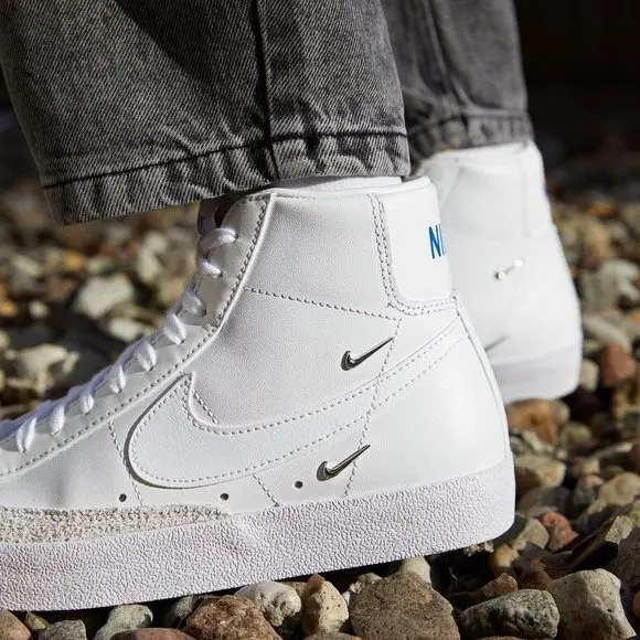 Giày Nike Wmns Blazer Mid '77 SE 'Sisterhood White Metallic Silver' CZ4627-100 - Ảnh 8