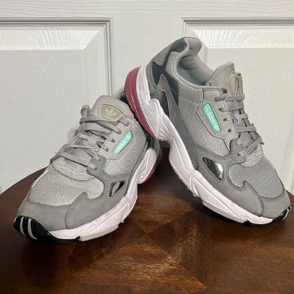 adidas falcon d96698