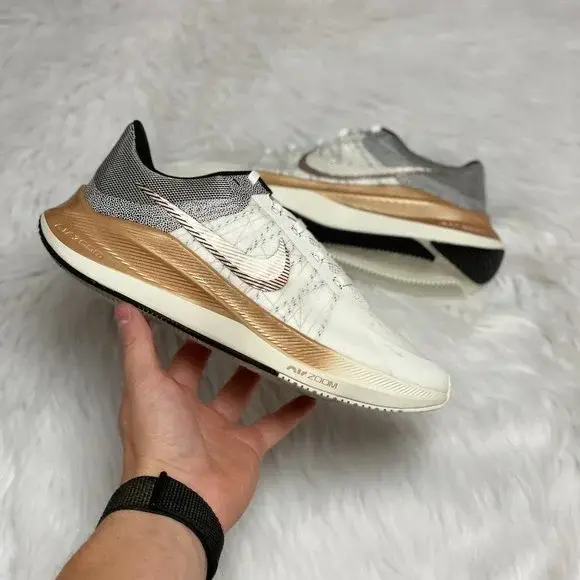 Giày Nike Wmns Winflo 8 Premium 'Sail Metallic Copper Coin' DA3056-101 - Ảnh 7