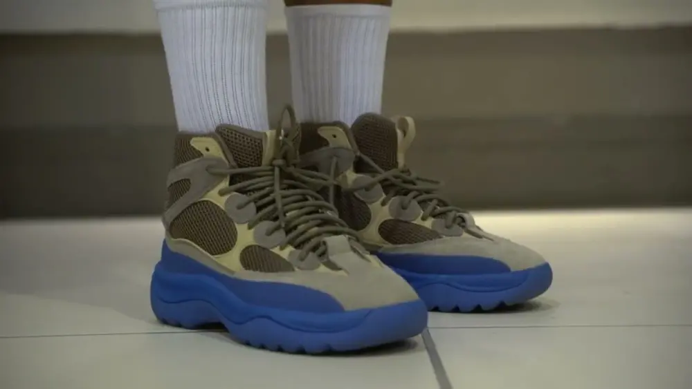 Alternative view of Giày Adidas Yeezy Desert Boot 'Taupe Blue' GY0374