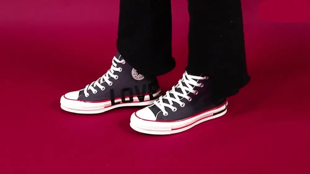 Giày Converse Wmns Chuck 70 High 'Love Fearlessly' 567153C - Ảnh 3