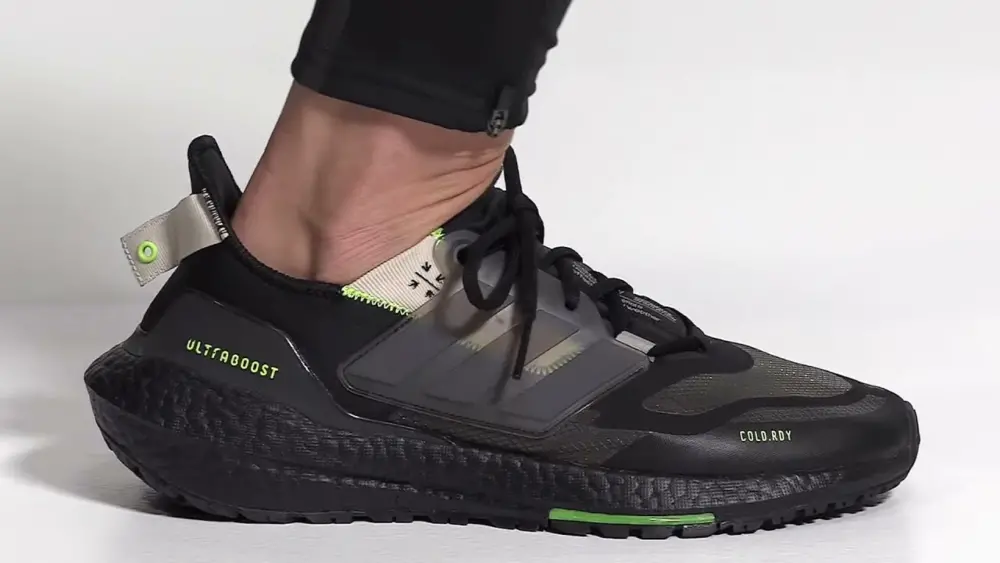 Alternative view of Giày Adidas UltraBoost 22 Cold.RDY 'Black Solar Yellow' GX8028