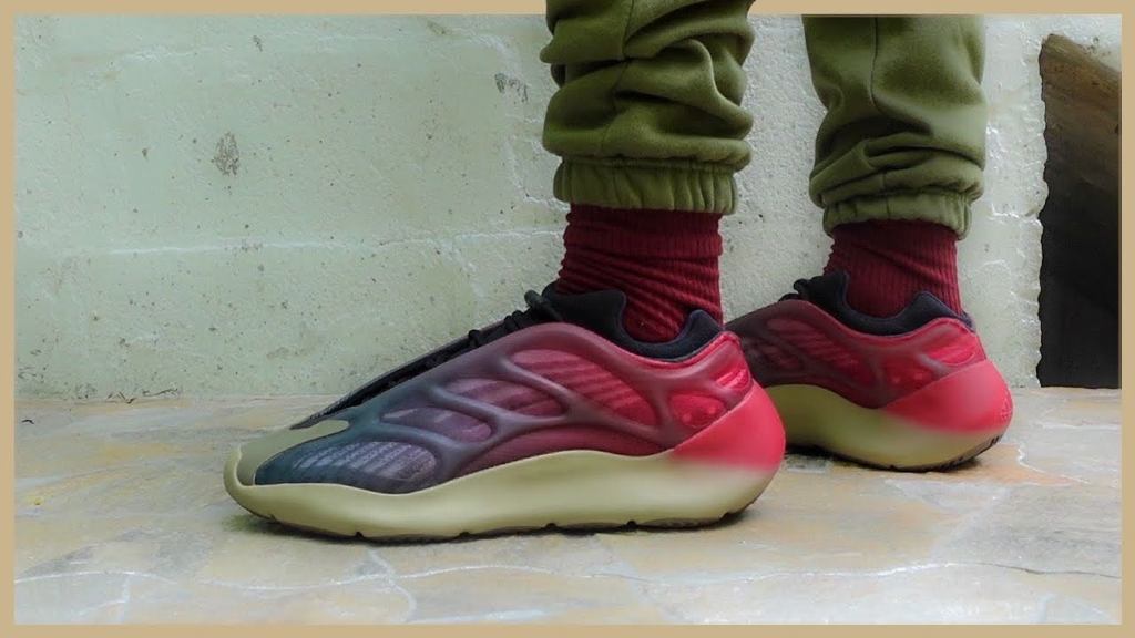 Giày Adidas Yeezy 700 V3 'Fade Carbon' GW1814 - Ảnh 2