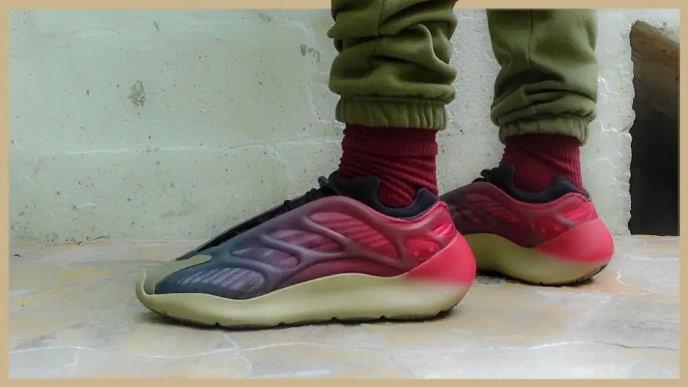 Alternative view of Giày Adidas Yeezy 700 V3 'Fade Carbon' GW1814