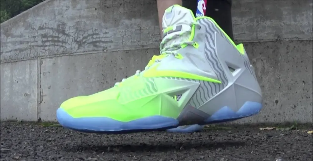 Alternative view of Giày Nike LeBron 11 'Maison du LeBron' 683252-0074