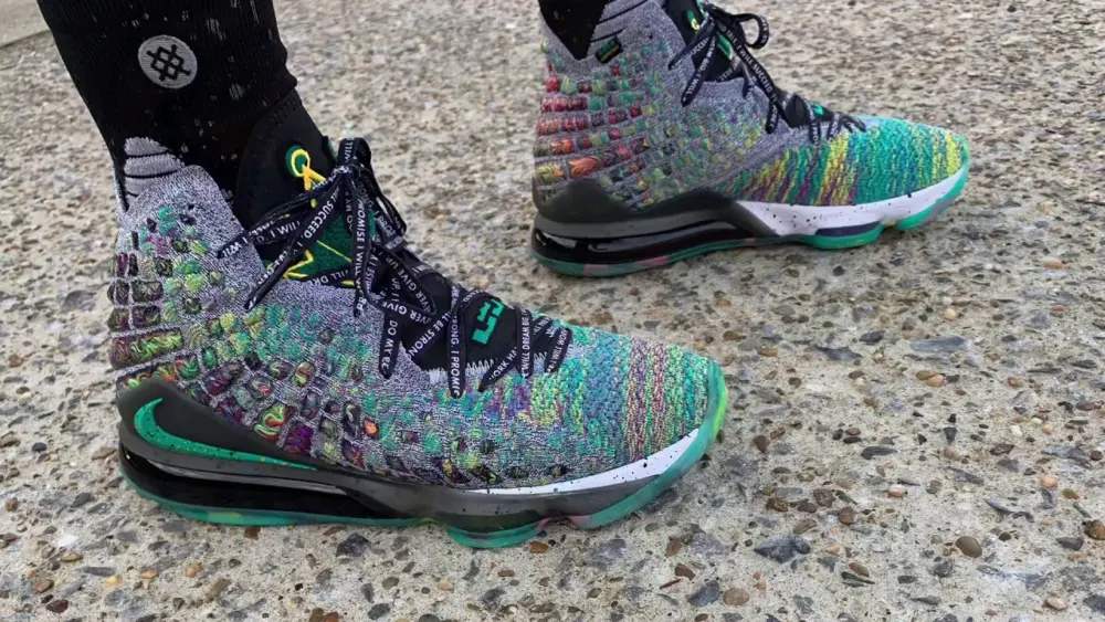 Alternative view of Giày Nike LeBron 17 'I Promise' CD5052-300