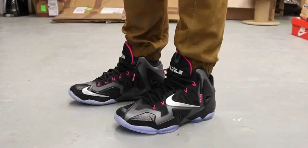 Alternative view of Giày Nike LeBron 11 'Miami Night' 616175-003