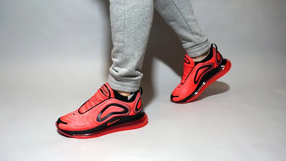 Alternative view of Giày Nike Air Max 720 'University Red Black' AO2924-600