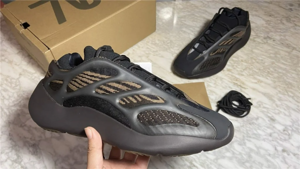 yeezy 700 clay brown glow in the dark