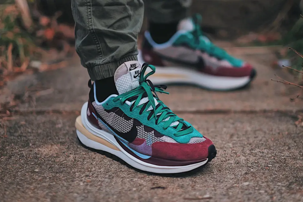 Alternative view of Giày Nike Sacai x VaporWaffle SP 'Villain Red' DD3035-200
